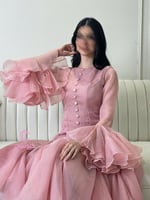 فستان سهره لحمي بأكمام كسرات