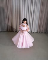 فستان سهرة ناعم وردي واصفر من كيوتشي