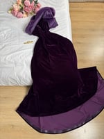 فستان مخمل موف داكن بقصة ذيل السمكة من كيوتشي