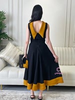 فستان سهرة أسود بلمسة ذهبية