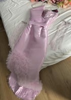 فستان سواريه بينك صدر مطرز وشق جانبي