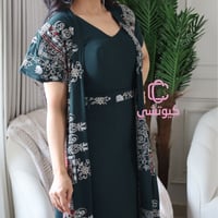 جلابية بترولية مطرزة بشت أنيقة