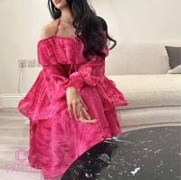 فستان سهرة وردي مموج بطبقات