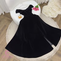 فستان سهرة أسود مخمل ملكي