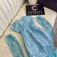 فستان سهرة تركوازي تطريز وريش فاخر