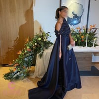 فستان كحلي غامق اوف شولدر صدر مطرز