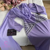 فستان موف فاتح بشال شيفون أنيق من كيوتشي – لمسة را...