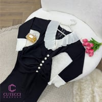 فستان سهرة أسود بكسرات وزرار لؤلؤ