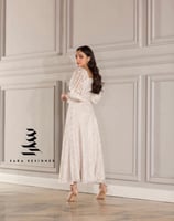 فستان بيـج بتطريـز اوف وايت كامل