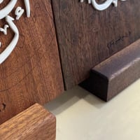 استاند إِنَّ مَعَ الْعُسْرِ يُسْرًا