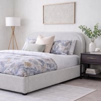 سرير نوم انيق- لون رمادي فاتح- تصميم فاخر وفخم