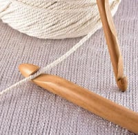 طقم 12 سنارة كروشيه خشبية ( خشب البامبو)