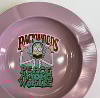 طفاية سجائر باشكال متعددة