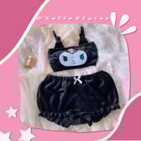 بجامه كرومي وأصدقائها