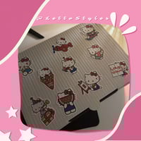 بوكس مُزين بملصقات هيلو كيتي