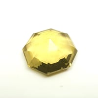 حجر كوارتز طبيعي 12.5 قيراط