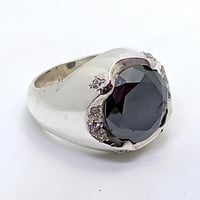 خاتم موزنايت مرصع بالزركون بشهادة