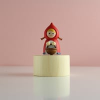 للحبه Little Red Riding Hood/Wolf grandmother.