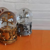 بلورة زجاجية