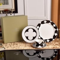 طقم من ٤ قطع فان كليف