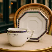 كوب جيفنشي مع صحن