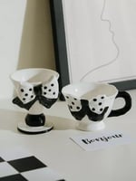 كوب الفيونكه بصحن مصنوع يدوياً