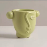 كوب على شكل رسمة وجهه