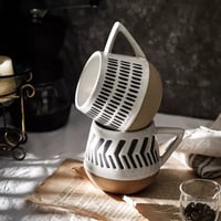 كوب ياباني عتيق هندسي الشكل