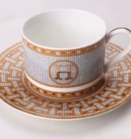 كوب هيرمز مع صحن