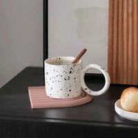 كوب سيراميك مصنوع يدويًا بمقبض أذن كبير