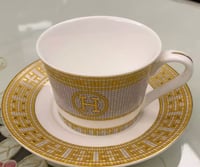 كوب هيرمز مع صحن