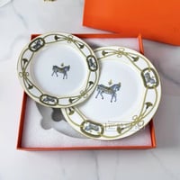 صحون حلا مكون من صحنين من هيرمز