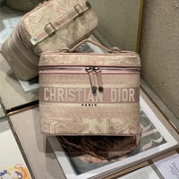 شنطة ديور وردي