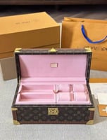 بوكس لويس فيتون للمجوهرات