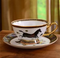 كوب هيرمز مع صحن