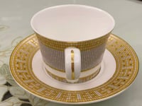 كوب هيرمز مع صحن