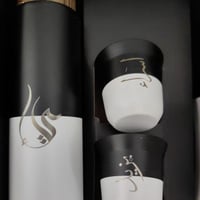 طقم حافظة حرارة مع كوبين بعبارة من اختياركم
