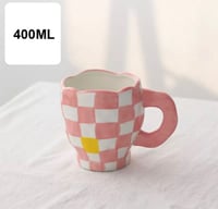 كوب مصنوع يدوي بشكل غير منتظم