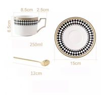 كوب بريطاني الشكل مع صحن وملعقه