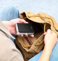 باور بانك قوي لاسلكي من LADNIO بقوة 20000 يدعم الش...