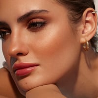 لوكا كوزمتيكس BUSSIN BRONZER برونز سائل رقم 1 لايت...