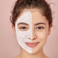 كوسركس قناع الفحم الوردي لتنظيف المسام 110جم