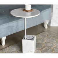 طاولة جانبية