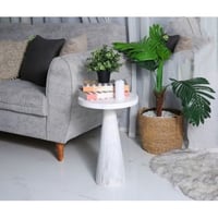 طاولة جانبية