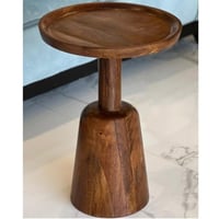 طاولة جانبية