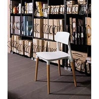 كرسي بلاستيك