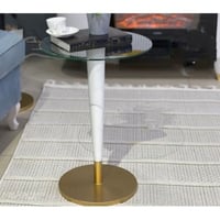 طاولة جانبية