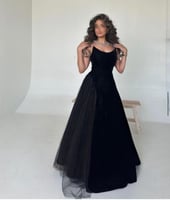 فستان مخمل مع تل لامع كلوش