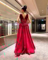 فستان سهرة عودي خامة مخمل معى ذيل تفته استرتش