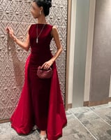 فستان سهرة عودي خامة مخمل معى ذيل تفته استرتش